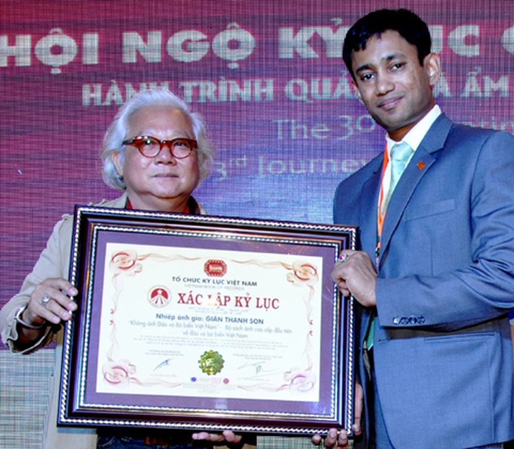 Photographer breaks record for high-level photo book - 1