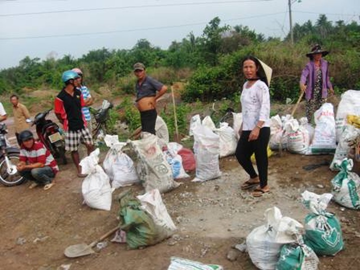 Citizens take action over pollution in their community - 1