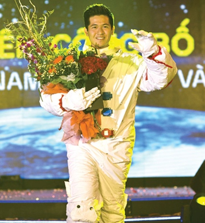 Thanh Long wins voyage into space - 1
