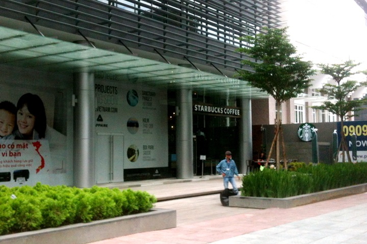 Starbucks opens second store in HCM City - 1