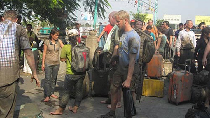 Many foreigners survive Saigon hydrofoil fire - 2