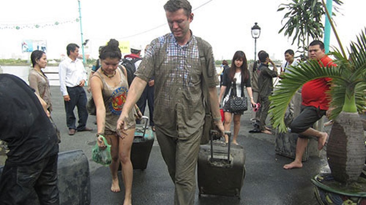 Many foreigners survive Saigon hydrofoil fire - 4