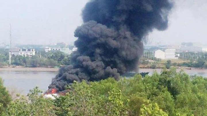 Many foreigners survive Saigon hydrofoil fire - 1