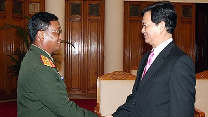 PM Dung receives Lao Chief of General Staff - 1