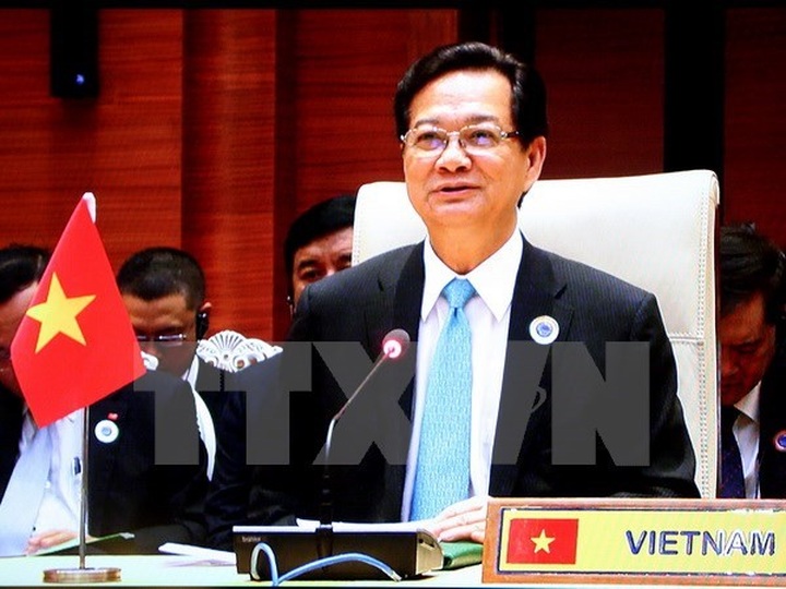 PM leaves Hanoi for Thailand visit - 1