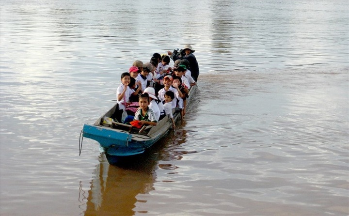 Hundreds of pupils affected as floods rise in Dong Thap - 3