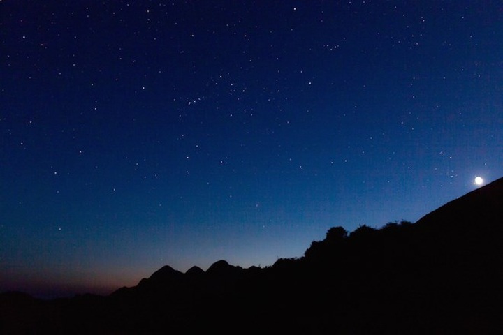 Watching cloud from top of Vietnam’s highest mountain - 10