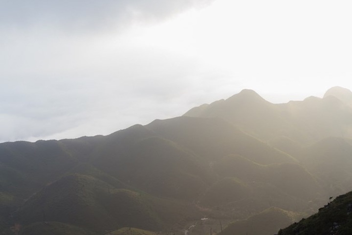 Watching cloud from top of Vietnam’s highest mountain - 12