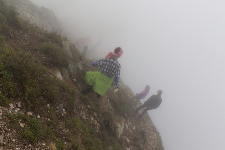 Watching cloud from top of Vietnam’s highest mountain - 15