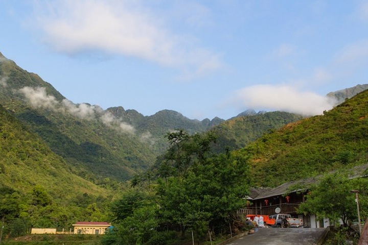 Watching cloud from top of Vietnam’s highest mountain - 2