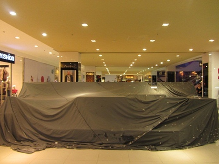 Luxury shops feel economic bite - 2