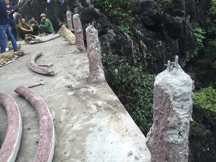Huge illegal walkway in Trang An removed - 5