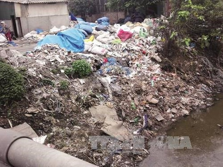 Half of industrial clusters in Hanoi lack waste treatment plant - 1 Half of industrial clusters in Hanoi lack waste treatment plant - 1