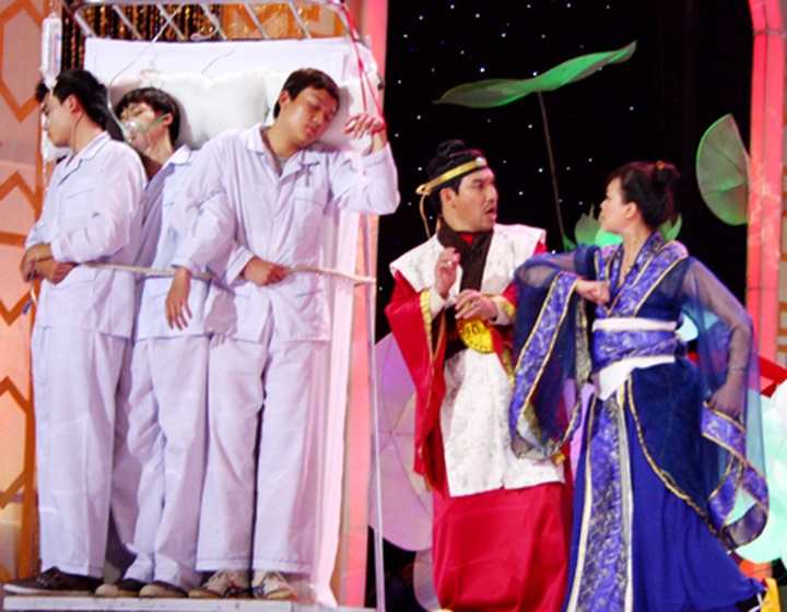 Future of top Vietnamese satirical TV show in doubt - 2