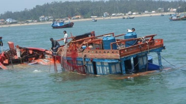 Ly Son fishing boat attacked: 1 dead, 1 missing - 1