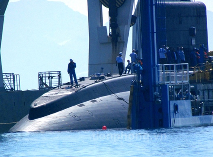 Hanoi Kilo- 636 submarine arrives at Cam Ranh Bay - 1