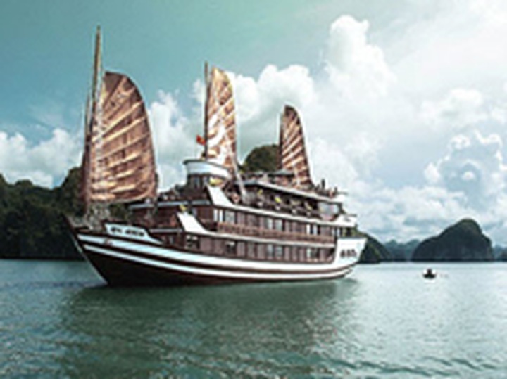 Ha Long Bay boats do not have to be painted wholly white: authorities - 1 Ha Long Bay boats do not have to be painted wholly white: authorities - 1