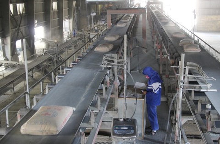 Tax code bogs down Vietnam's cement exporters - 1