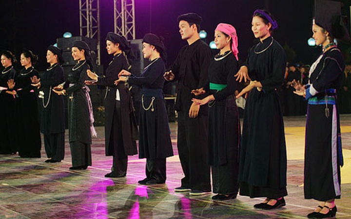 Ethnic costumes on show - 7