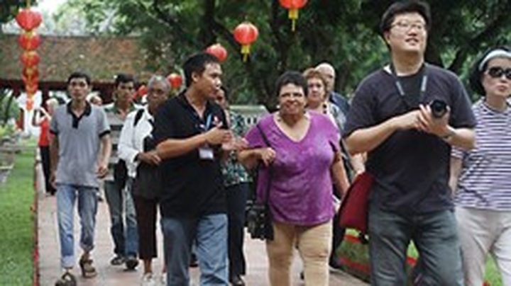 Vietnam earns VND53.5 trillion from tourism services in Q1 - 1