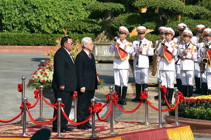 Vietnamese, Lao Party leaders hold talks - 1