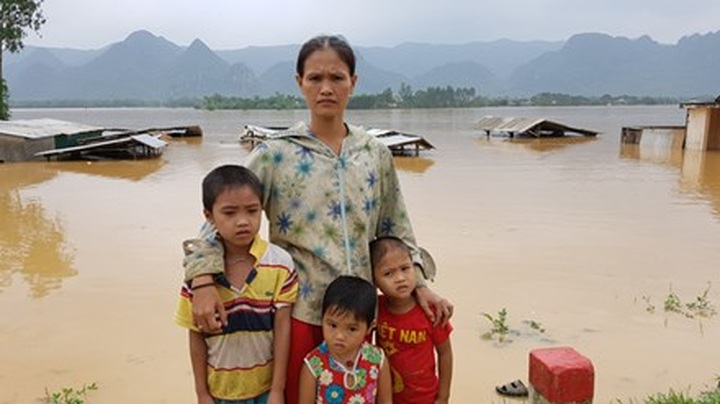 Quang Binh devastated after floods - 1