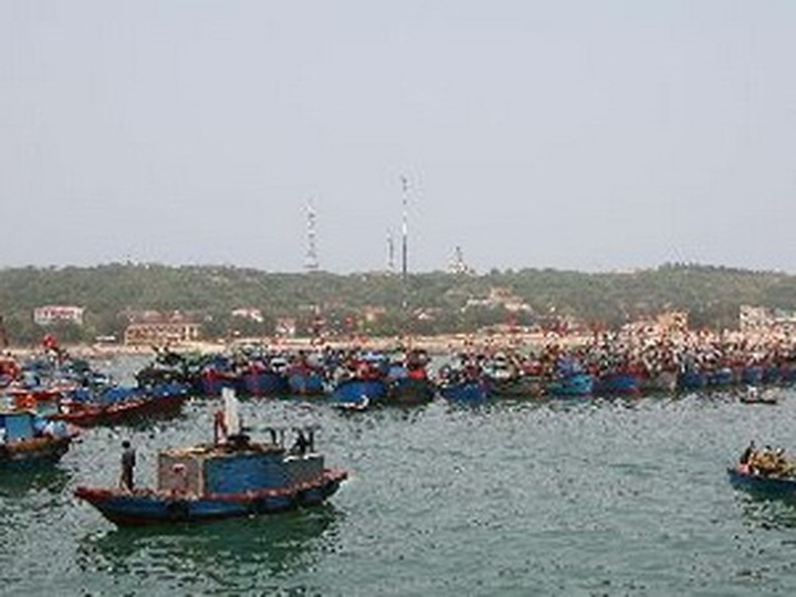 Vietnam, China discuss sea area off Tonkin Gulf - 1