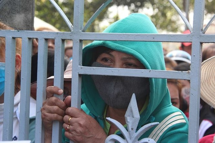 Thousands of workers abandoned by South Korean company - 2 Thousands of workers abandoned by South Korean company - 2