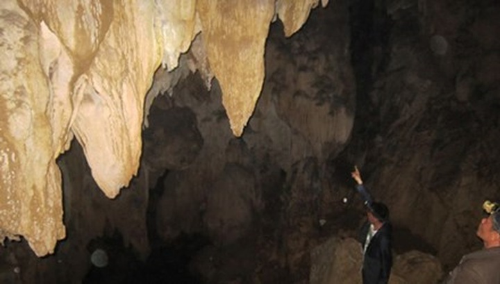 Residents discover new cave in Thanh Hoa - 1