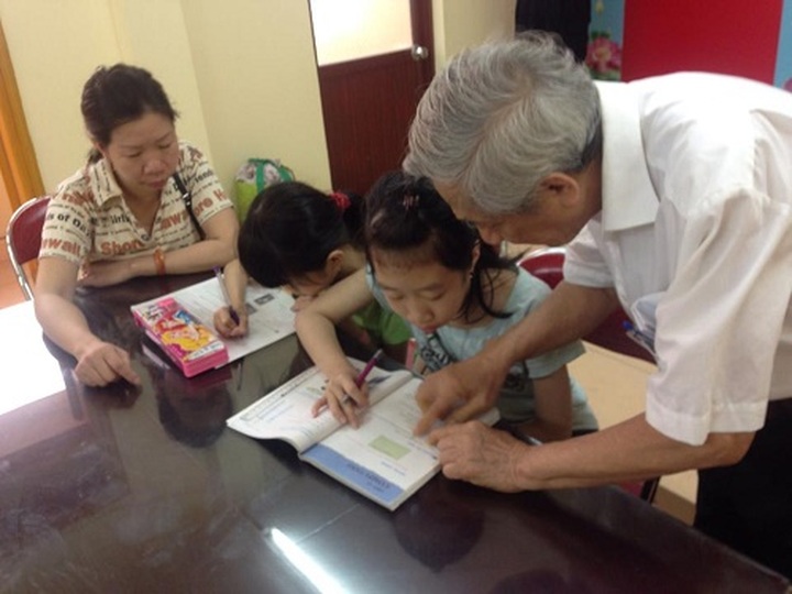 Retired teacher offers free education - 1 Retired teacher offers free education - 1