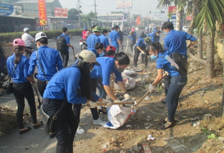 HCM City picks up the litter for World Clean-up Day 2018 - 1 HCM City picks up the litter for World Clean-up Day 2018 - 1