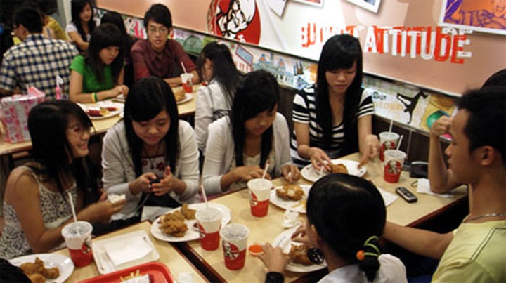 Fast food foreign firms race to dominate Vietnamese market - 1 Fast food foreign firms race to dominate Vietnamese market - 1