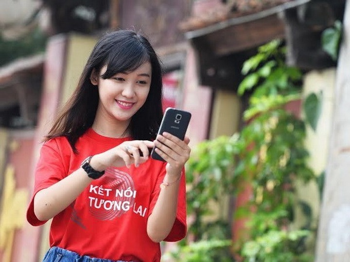 Vietnam ranks high in smartphone usage - 1 Vietnam ranks high in smartphone usage - 1