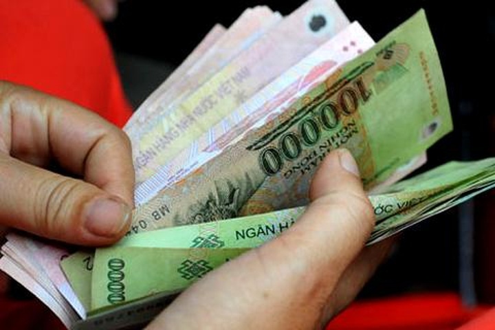 Senior management forced to take rock-bottom wages - 1