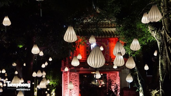 Hanoi Temple of Literature decorated for Mid-Autumn Festival - 3 Hanoi Temple of Literature decorated for Mid-Autumn Festival - 3