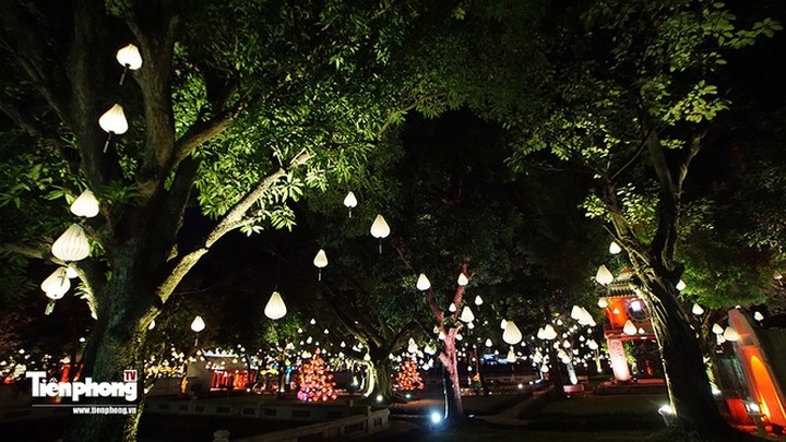 Hanoi Temple of Literature decorated for Mid-Autumn Festival - 7 Hanoi Temple of Literature decorated for Mid-Autumn Festival - 7