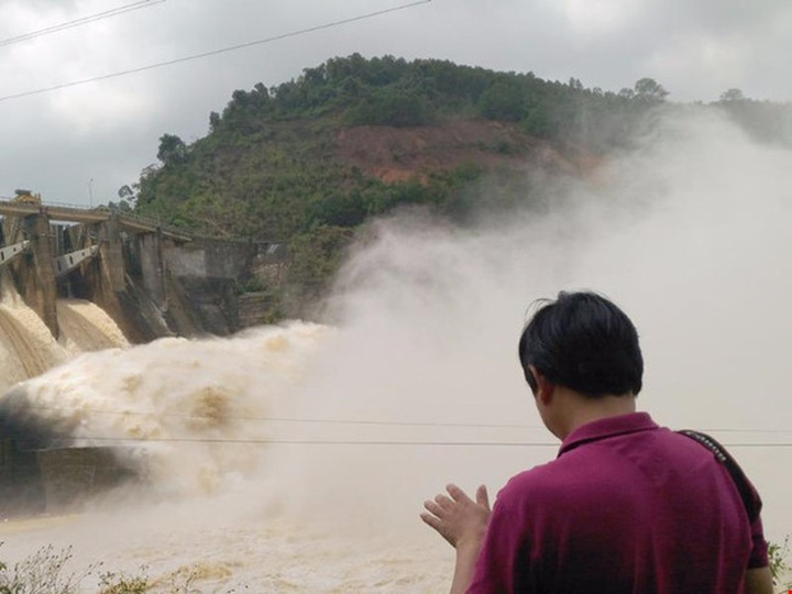 PM requests compensation for people affected by dam discharge - 1