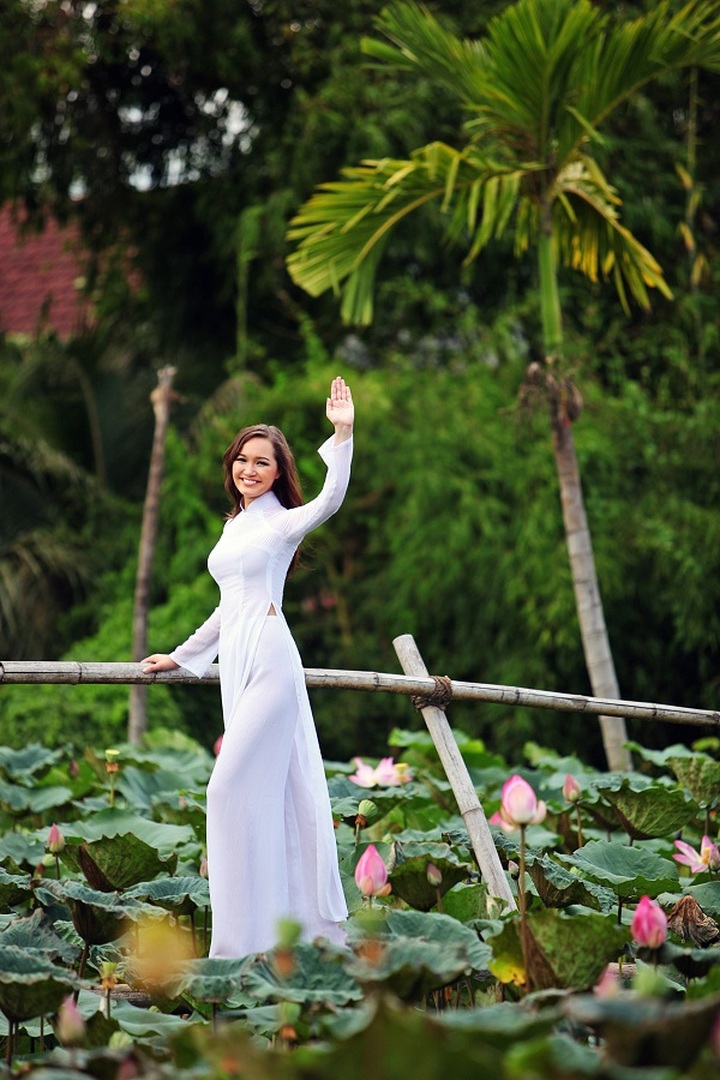 Victoria Thuy Vy crowned Miss Globe International 2014 - 1