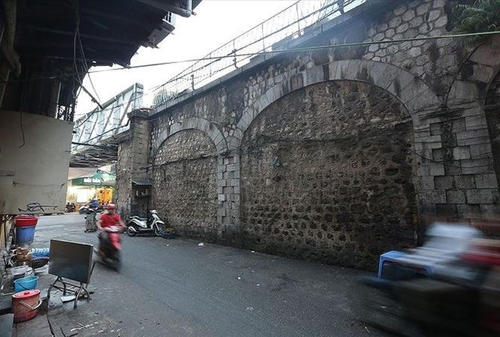 Hanoi sealed railway arches to reopen in December - 1
