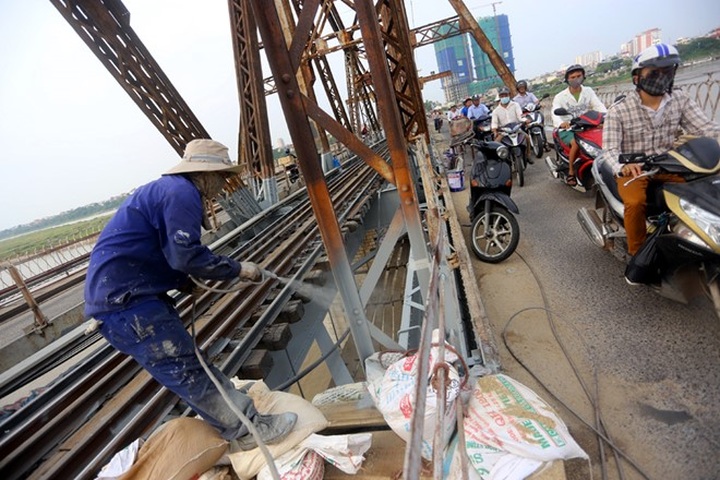 VND300bn to overhaul Long Bien Bridge - 10