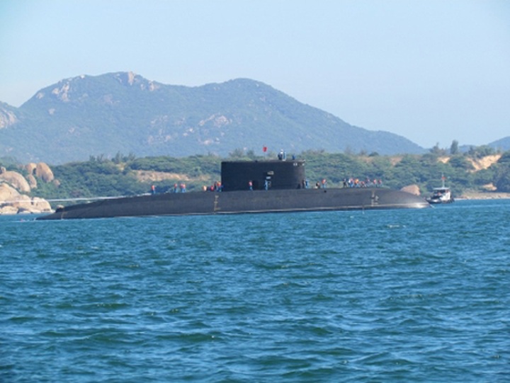 Hanoi Kilo- 636 submarine arrives at Cam Ranh Bay - 11