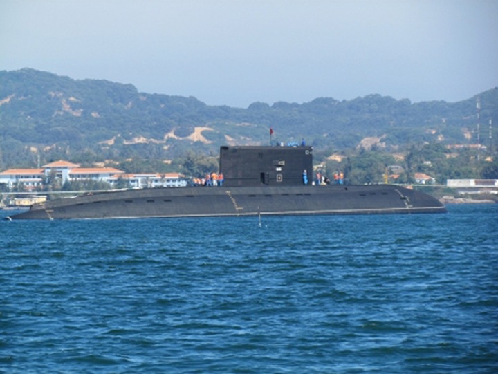 Hanoi Kilo- 636 submarine arrives at Cam Ranh Bay - 13