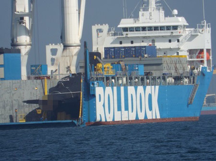 Navy Kilo-class sub arrives at Cam Ranh Port - 2