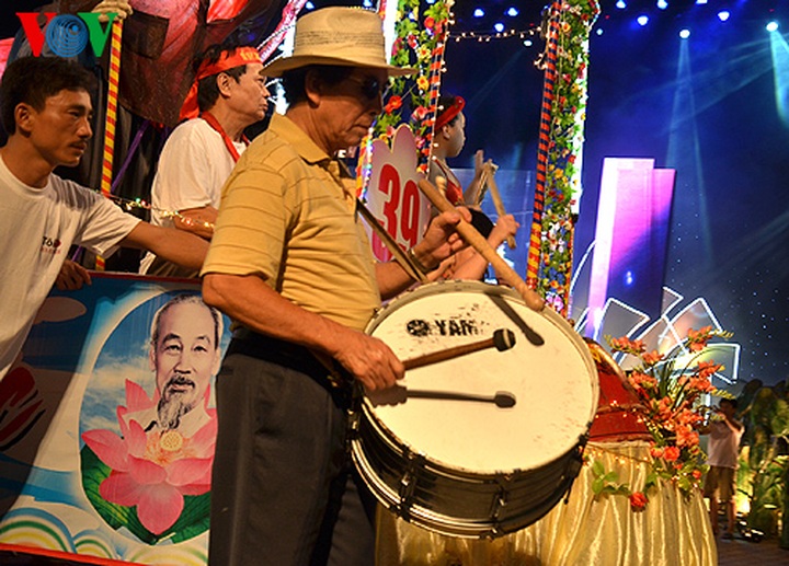 Giant lantern parade celebrating Full-Moon Festival - 20