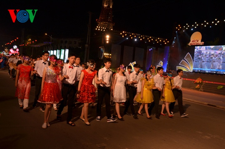 Giant lantern parade celebrating Full-Moon Festival - 22