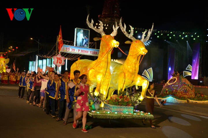 Giant lantern parade celebrating Full-Moon Festival - 36