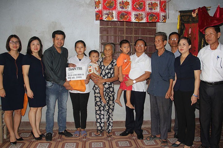 Over VND712m donated to four orphaned children - 2 Over VND712m donated to four orphaned children - 2