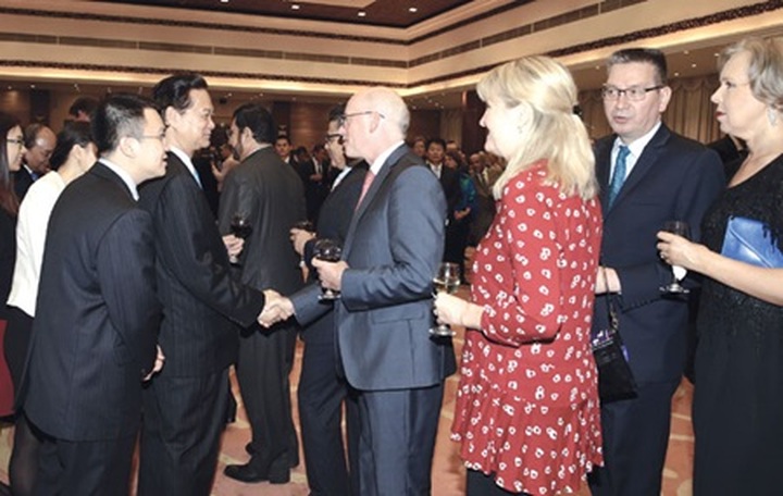 Prime Minister hosts banquet to mark establishment of ASEAN Community - 1 Prime Minister hosts banquet to mark establishment of ASEAN Community - 1