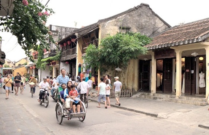Hoi An tightens ticket inspections - 1