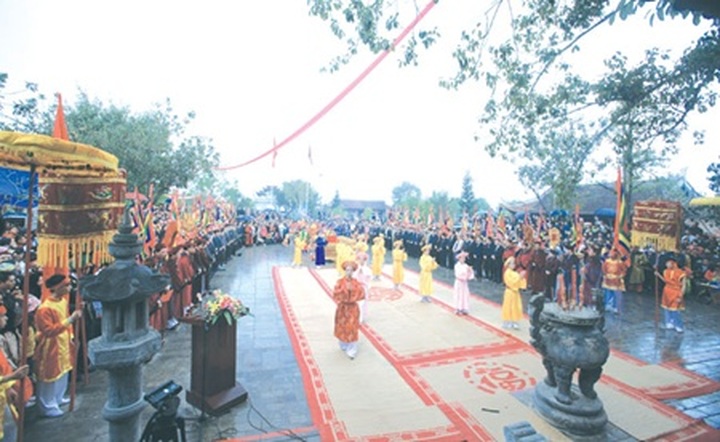 Sacred festivals draw millions of pilgrims to renowned pagodas - 1